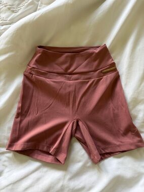 Gymshark High-Waist Women’s Athletic Bike Shorts - Dusty Rose